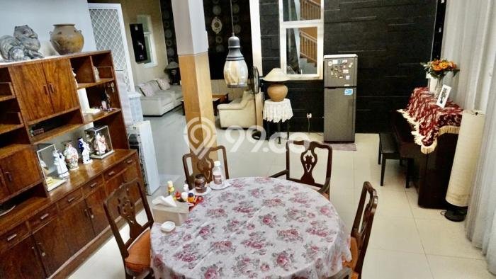Rumah Mewah LB 350m2 Siap Pakai Desain Elegan di Manyar, Surabaya Rumah Mewah LB 350m2 Siap Pakai Desain Elegan di Manyar, Surabaya