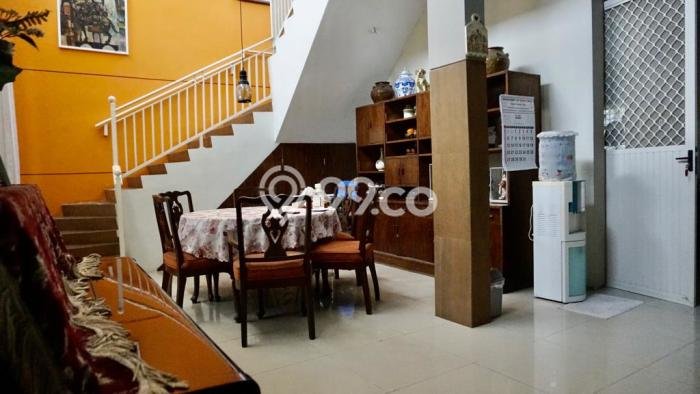 Rumah Mewah LB 350m2 Siap Pakai Desain Elegan di Manyar, Surabaya Rumah Mewah LB 350m2 Siap Pakai Desain Elegan di Manyar, Surabaya