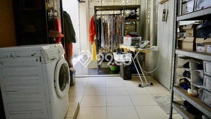 Rumah Mewah LB 350m2 Siap Pakai Desain Elegan di Manyar, Surabaya Rumah Mewah LB 350m2 Siap Pakai Desain Elegan di Manyar, Surabaya