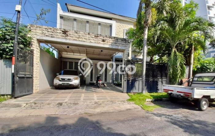 Rumah Mewah LB 350m2 Siap Pakai Desain Elegan di Manyar, Surabaya Rumah Mewah LB 350m2 Siap Pakai Desain Elegan di Manyar, Surabaya