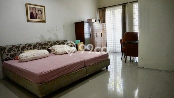 Rumah Mewah LB 350m2 Siap Pakai Desain Elegan di Manyar, Surabaya Rumah Mewah LB 350m2 Siap Pakai Desain Elegan di Manyar, Surabaya