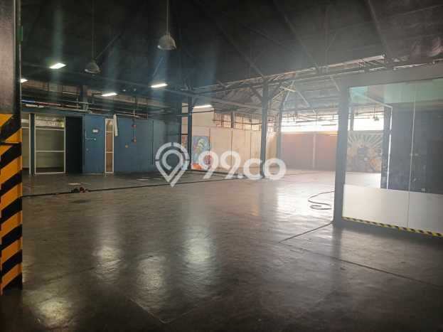 Unit Komersial Disewakan di TB Simatupang di Area Ramai & Strategis Unit Komersial Disewakan di TB Simatupang di Area Ramai & Strategis