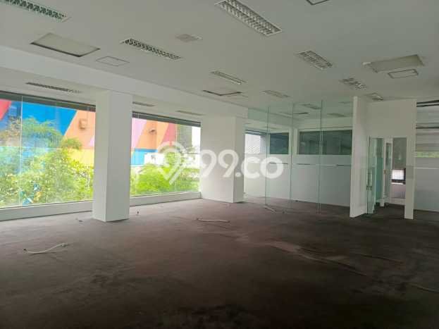 Unit Komersial Disewakan di TB Simatupang di Area Ramai & Strategis Unit Komersial Disewakan di TB Simatupang di Area Ramai & Strategis