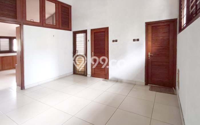 Dijual Rumah Mewah Elegan Dengan View Cantik di Puri Indah, Jakarta Barat Dijual Rumah Mewah Elegan Dengan View Cantik di Puri Indah, Jakarta Barat