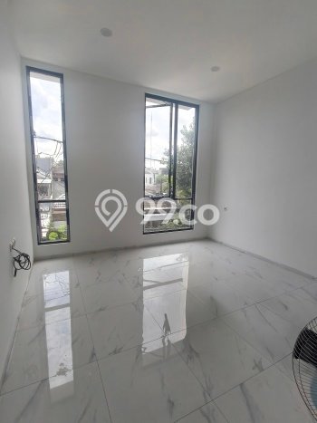 Dijual Hunian Rumah Terawat 4 KT di Tanjung Duren, Jakarta Barat Dijual Hunian Rumah Terawat 4 KT di Tanjung Duren, Jakarta Barat
