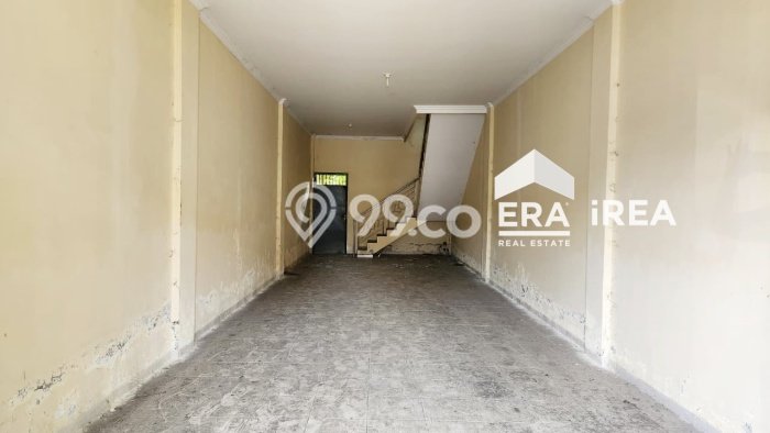 Unit Ruko Dijual di Banjarsari Surakarta Luas Tanah 123m2, Luas Bangunan 124m2 Unit Ruko Dijual di Banjarsari Surakarta Luas Tanah 123m2, Luas Bangunan 124m2