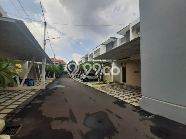 Rumah Luxury Modern Tanpa Renovasi di Ciganjur Jakarta Selatan Rumah Luxury Modern Tanpa Renovasi di Ciganjur Jakarta Selatan