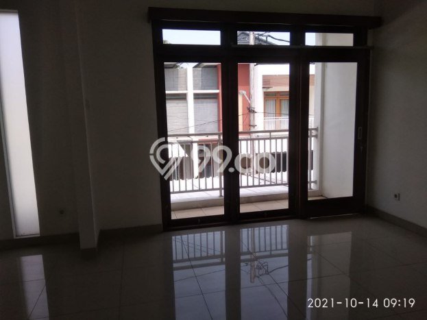 Rumah Luxury Modern Tanpa Renovasi di Ciganjur Jakarta Selatan Rumah Luxury Modern Tanpa Renovasi di Ciganjur Jakarta Selatan