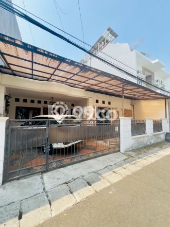 Siap Huni Rumah Mewah 3 Kamar di Menteng Dekat ke Mana Pun Siap Huni Rumah Mewah 3 Kamar di Menteng Dekat ke Mana Pun
