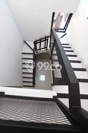 Rumah Elit Modern Siap Huni di Graha Raya Tangerang Selatan Rumah Elit Modern Siap Huni di Graha Raya Tangerang Selatan