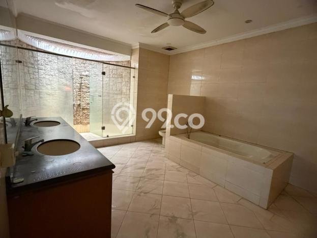 For Sale! Luxury House LT 800m2 Desain Modern di Mega Kuningan For Sale! Luxury House LT 800m2 Desain Modern di Mega Kuningan