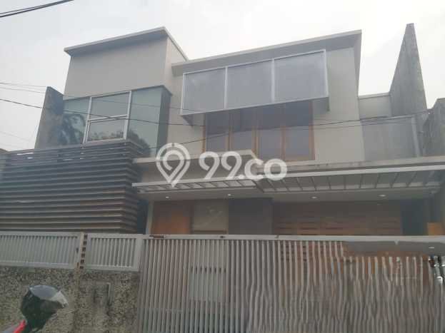 Siap Huni Rumah Mewah 4 Kamar di Kebayoran Baru Dekat ke Mana Pun Siap Huni Rumah Mewah 4 Kamar di Kebayoran Baru Dekat ke Mana Pun