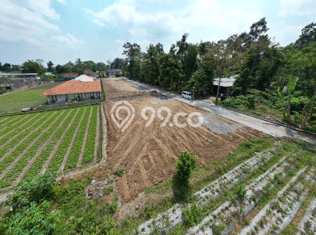 Tanah Kosong Dijual di Sleman dengan Area 140m2 Tanah Kosong Dijual di Sleman dengan Area 140m2