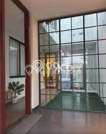 Dijual Rumah Mewah Megah Dengan View Cantik di Lidah Kulon, Surabaya Dijual Rumah Mewah Megah Dengan View Cantik di Lidah Kulon, Surabaya