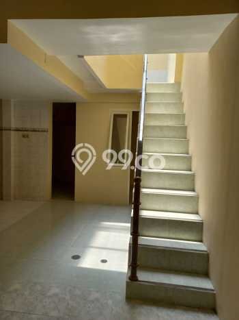 Jual Rumah Bagus Siap Huni LB 176m2 di Dukuh Pakis, Surabaya Jual Rumah Bagus Siap Huni LB 176m2 di Dukuh Pakis, Surabaya