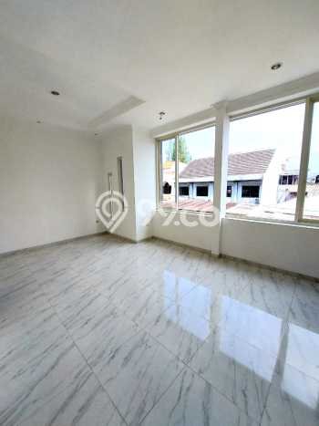 Rumah 4 KT 5 KM di Kawasan Dukuh Pakis, Surabaya Rumah 4 KT 5 KM di Kawasan Dukuh Pakis, Surabaya