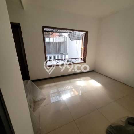 Rumah Elit Modern Siap Huni di Meruya Jakarta Barat Rumah Elit Modern Siap Huni di Meruya Jakarta Barat