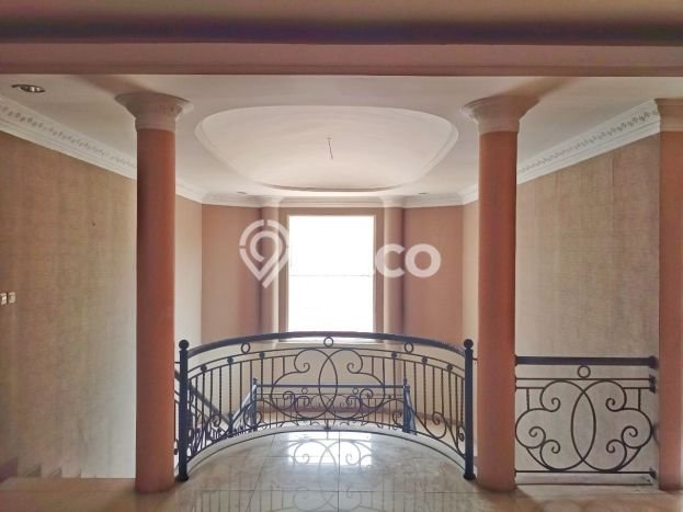 Rumah area Menteng, Akses ke Stasiun, 9 KT, Luas 1040m2m² LB 1500m2m² Rumah area Menteng, Akses ke Stasiun, 9 KT, Luas 1040m2m² LB 1500m2m²