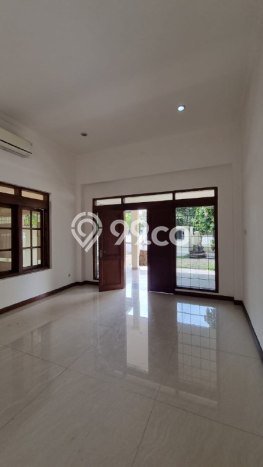 HOT DEAL! Rumah di Menteng, 3 KM, Lingkungan Strategis, Luas 500m2m² Bangunan 300m2m² HOT DEAL! Rumah di Menteng, 3 KM, Lingkungan Strategis, Luas 500m2m² Bangunan 300m2m²