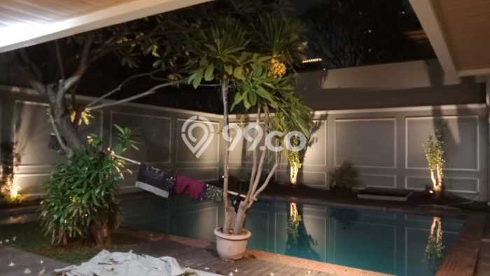 Rumah di Menteng, 4 KM, Akses Mudah Pusat Kota, LT 600m2m² LB 300m2m² Rumah di Menteng, 4 KM, Akses Mudah Pusat Kota, LT 600m2m² LB 300m2m²