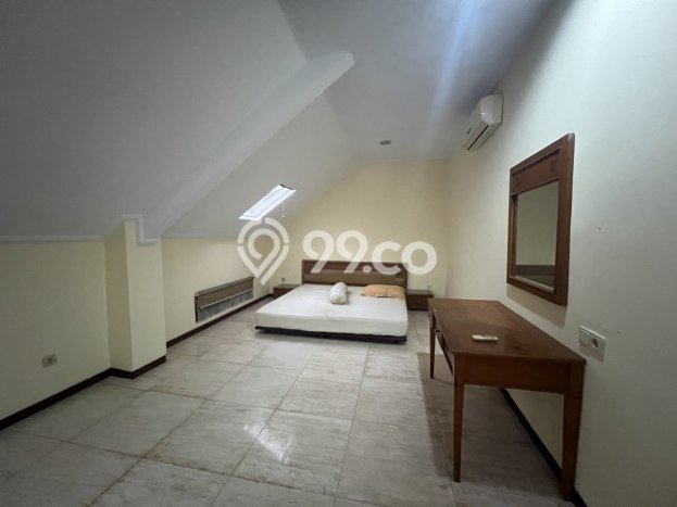 UNIT LANGKA! Rumah di Menteng, 4 KM, View Indah, LT 150m2m² Bangunan 400m2m² UNIT LANGKA! Rumah di Menteng, 4 KM, View Indah, LT 150m2m² Bangunan 400m2m²