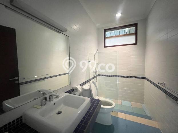 Rumah area Menteng, 4 KM, Akses Mudah Fasilitas Umum, LT 550m2m² Bangunan 400m2m² Rumah area Menteng, 4 KM, Akses Mudah Fasilitas Umum, LT 550m2m² Bangunan 400m2m²