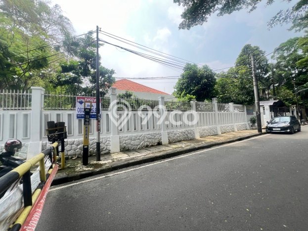 Rumah area Menteng, 6 KT, Lingkungan Asri, Luas 730m2m² Bangunan 600m2m² Rumah area Menteng, 6 KT, Lingkungan Asri, Luas 730m2m² Bangunan 600m2m²