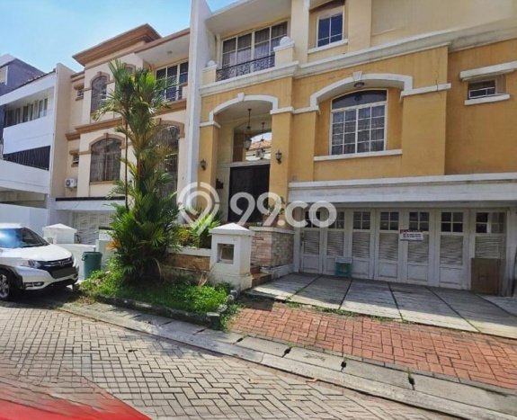 Rumah Strategis di Pantai Indah Kapuk, Dekat Pantai Indah Kapuk, Jakarta Utara, Jakarta Utara - 4 KT Rumah Strategis di Pantai Indah Kapuk, Dekat Pantai Indah Kapuk, Jakarta Utara, Jakarta Utara - 4 KT