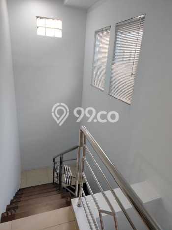 Rumah Strategis Modern Lb 135m2 di Cikarang Selatan, Bekasi Rumah Strategis Modern Lb 135m2 di Cikarang Selatan, Bekasi