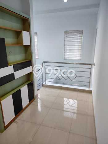 Rumah Strategis Modern Lb 135m2 di Cikarang Selatan, Bekasi Rumah Strategis Modern Lb 135m2 di Cikarang Selatan, Bekasi