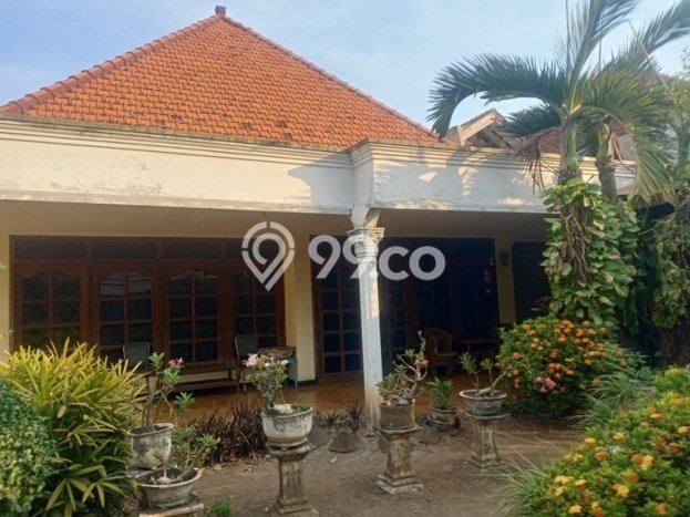 Rumah Mewah LB 450m2 Siap Pakai Desain Elegan di Raya Darmo, Surabaya Rumah Mewah LB 450m2 Siap Pakai Desain Elegan di Raya Darmo, Surabaya