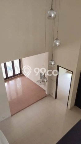 Rumah Elit Modern Tanpa Renovasi di Kendangsari Surabaya Rumah Elit Modern Tanpa Renovasi di Kendangsari Surabaya