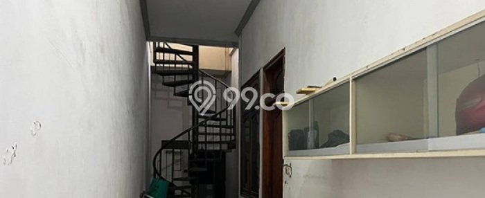 Siap Huni Rumah Mewah 6 Kamar di Wonocolo Dekat ke Mana Saja Siap Huni Rumah Mewah 6 Kamar di Wonocolo Dekat ke Mana Saja