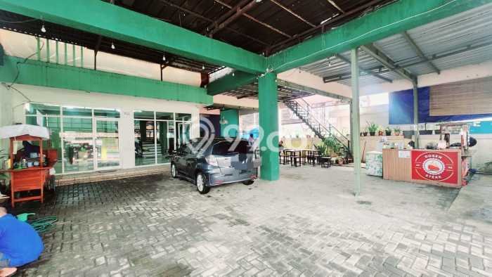 Unit Ruko disewakan di Bintaro Tangerang Selatan dengan LT 236m2 / LB 330m2 Unit Ruko disewakan di Bintaro Tangerang Selatan dengan LT 236m2 / LB 330m2