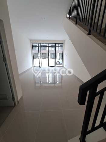 Ruko Area Premium di , Luas 90m2m², Disewakan Ruko Area Premium di , Luas 90m2m², Disewakan