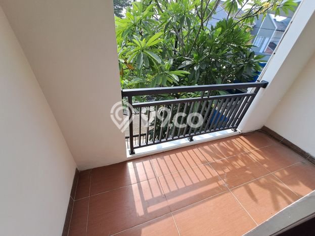 Rumah Modern Cantik 4 Kamar Bisa Langsung Pindah di Serpong Utara Rumah Modern Cantik 4 Kamar Bisa Langsung Pindah di Serpong Utara