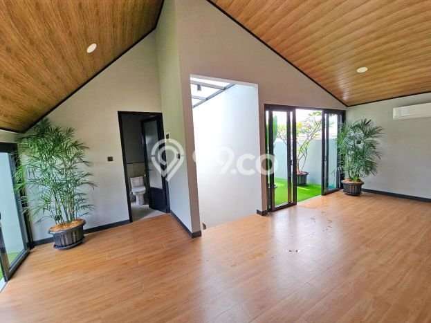 For Sale Rumah Mewah Exclusive di Serpong, Tangerang Selatan For Sale Rumah Mewah Exclusive di Serpong, Tangerang Selatan