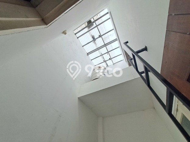Rumah Luas Asri 4 KT Siap Huni di BSD Tangerang Rumah Luas Asri 4 KT Siap Huni di BSD Tangerang
