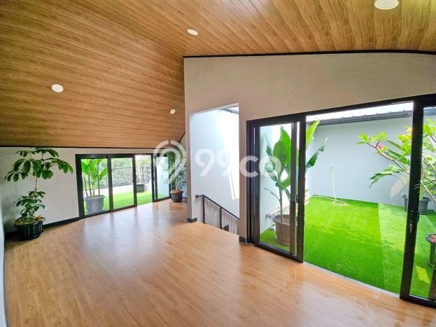 For Sale Rumah Mewah Exclusive di Serpong, Tangerang Selatan For Sale Rumah Mewah Exclusive di Serpong, Tangerang Selatan