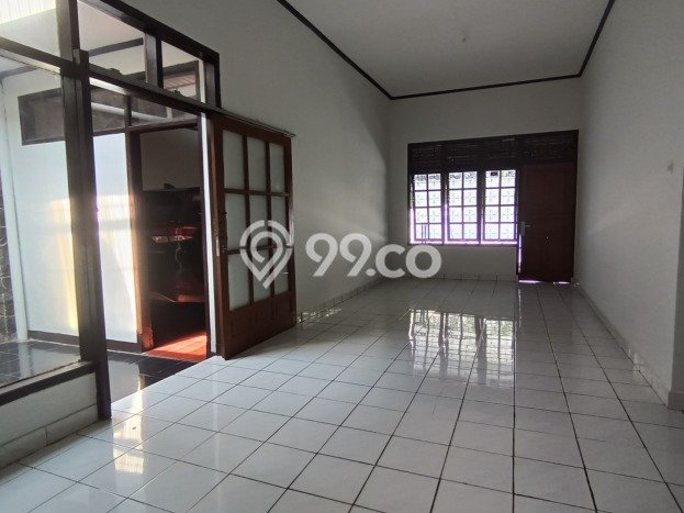 Disewakan Rumah Murah di Buah Batu Bandung dengan 4 Kamar Tidur Disewakan Rumah Murah di Buah Batu Bandung dengan 4 Kamar Tidur