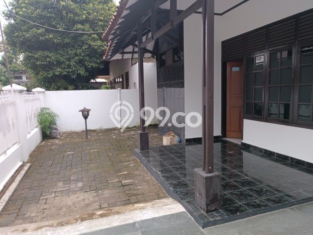 Disewakan Rumah Murah di Buah Batu Bandung dengan 4 Kamar Tidur Disewakan Rumah Murah di Buah Batu Bandung dengan 4 Kamar Tidur