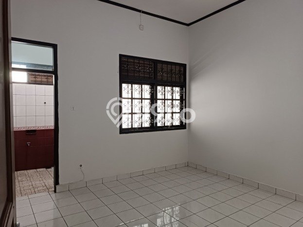 Disewakan Rumah Murah di Buah Batu Bandung dengan 4 Kamar Tidur Disewakan Rumah Murah di Buah Batu Bandung dengan 4 Kamar Tidur