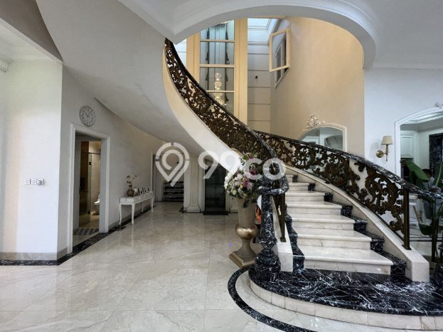 Rumah Mewah Dijual LT 480m2 di Medan Polonia, Medan Rumah Mewah Dijual LT 480m2 di Medan Polonia, Medan