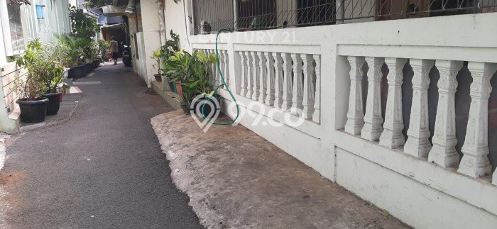 Rumah Luas Asri 3 KT Siap Pakai di Utan Kayu Jakarta Timur Rumah Luas Asri 3 KT Siap Pakai di Utan Kayu Jakarta Timur