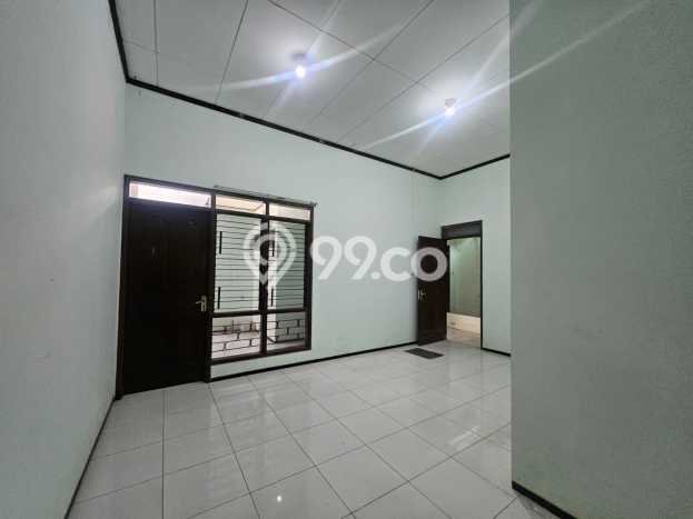 Lokasi strategis! Rumah siap pakai dikontrakkan di Semarang Barat LB 210m2 Lokasi strategis! Rumah siap pakai dikontrakkan di Semarang Barat LB 210m2