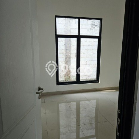Ruko Dijual Lokasi Emas di Karawaci Luas 100m2 Ruko Dijual Lokasi Emas di Karawaci Luas 100m2