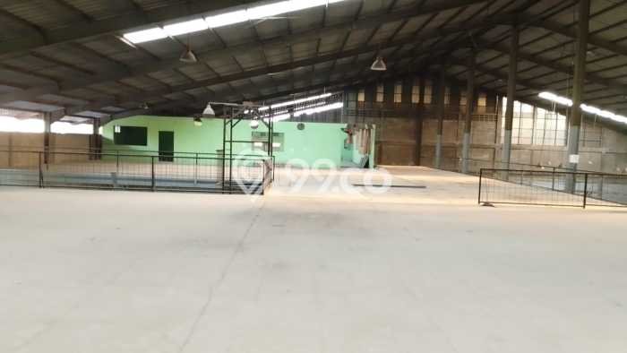 Gudang disewakan lokasi strategis Sepatan Tangerang 7000m2 Gudang disewakan lokasi strategis Sepatan Tangerang 7000m2