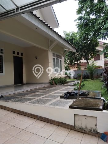 Rumah Bagus Siap Huni Di BSD Luas 220m2 Lokasi Strategis Rumah Bagus Siap Huni Di BSD Luas 220m2 Lokasi Strategis