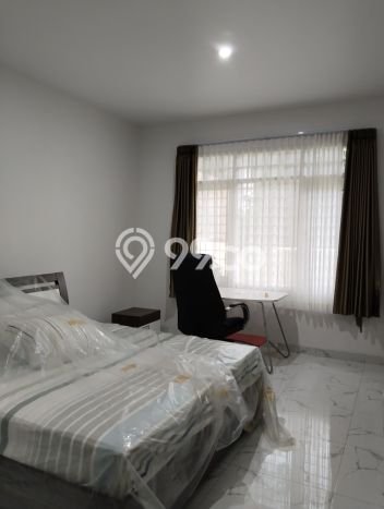 Rumah Bagus Siap Huni Di BSD Luas 220m2 Lokasi Strategis Rumah Bagus Siap Huni Di BSD Luas 220m2 Lokasi Strategis