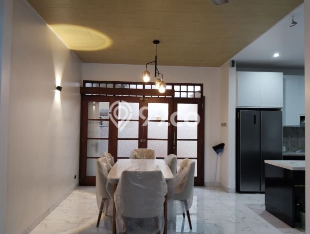 Rumah Bagus Siap Huni Di BSD Luas 220m2 Lokasi Strategis Rumah Bagus Siap Huni Di BSD Luas 220m2 Lokasi Strategis